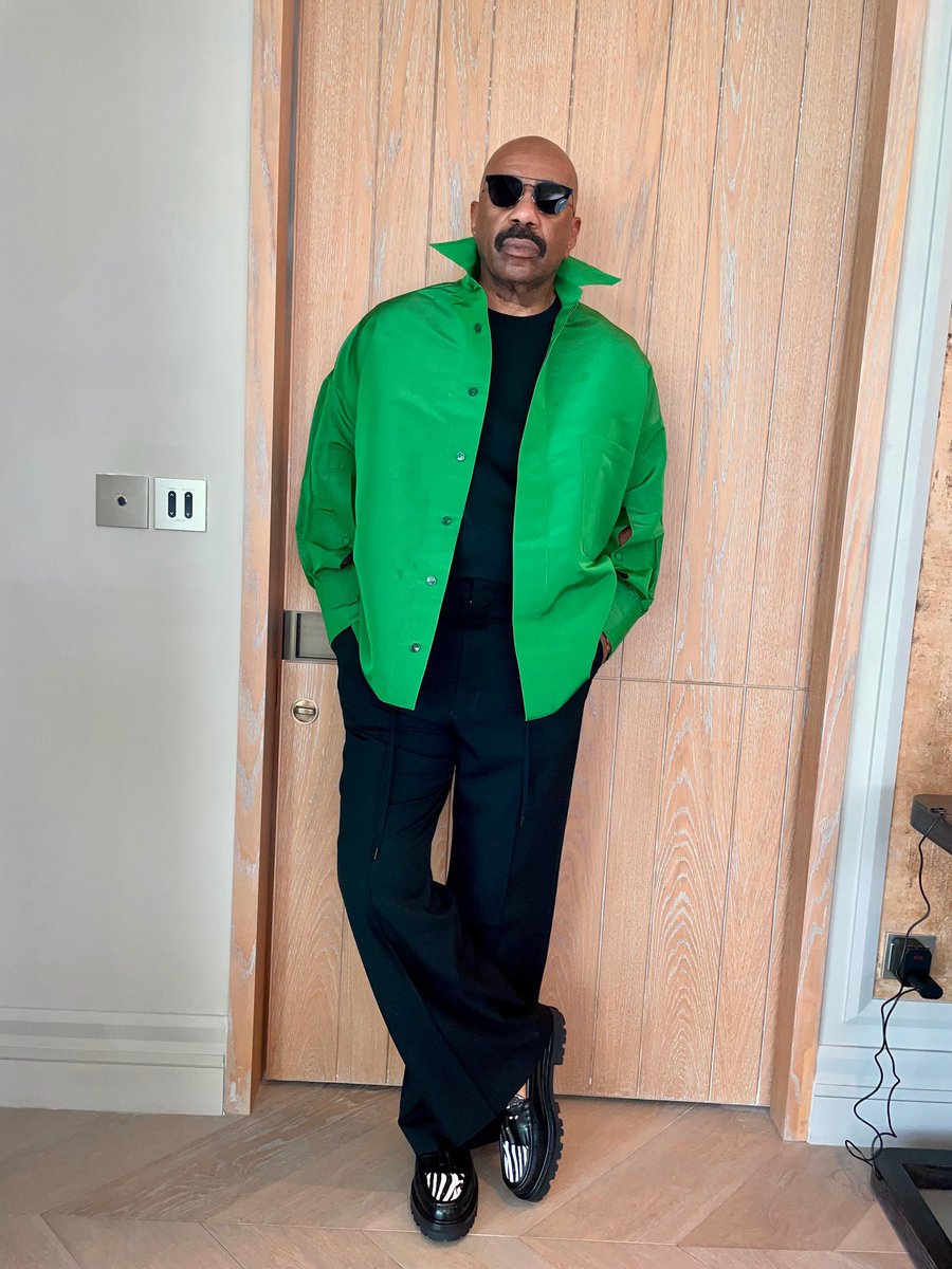 IAmSteveHarvey's tweet photo. For the algorithm 💧 https://t.co/j6OOkNAjVc