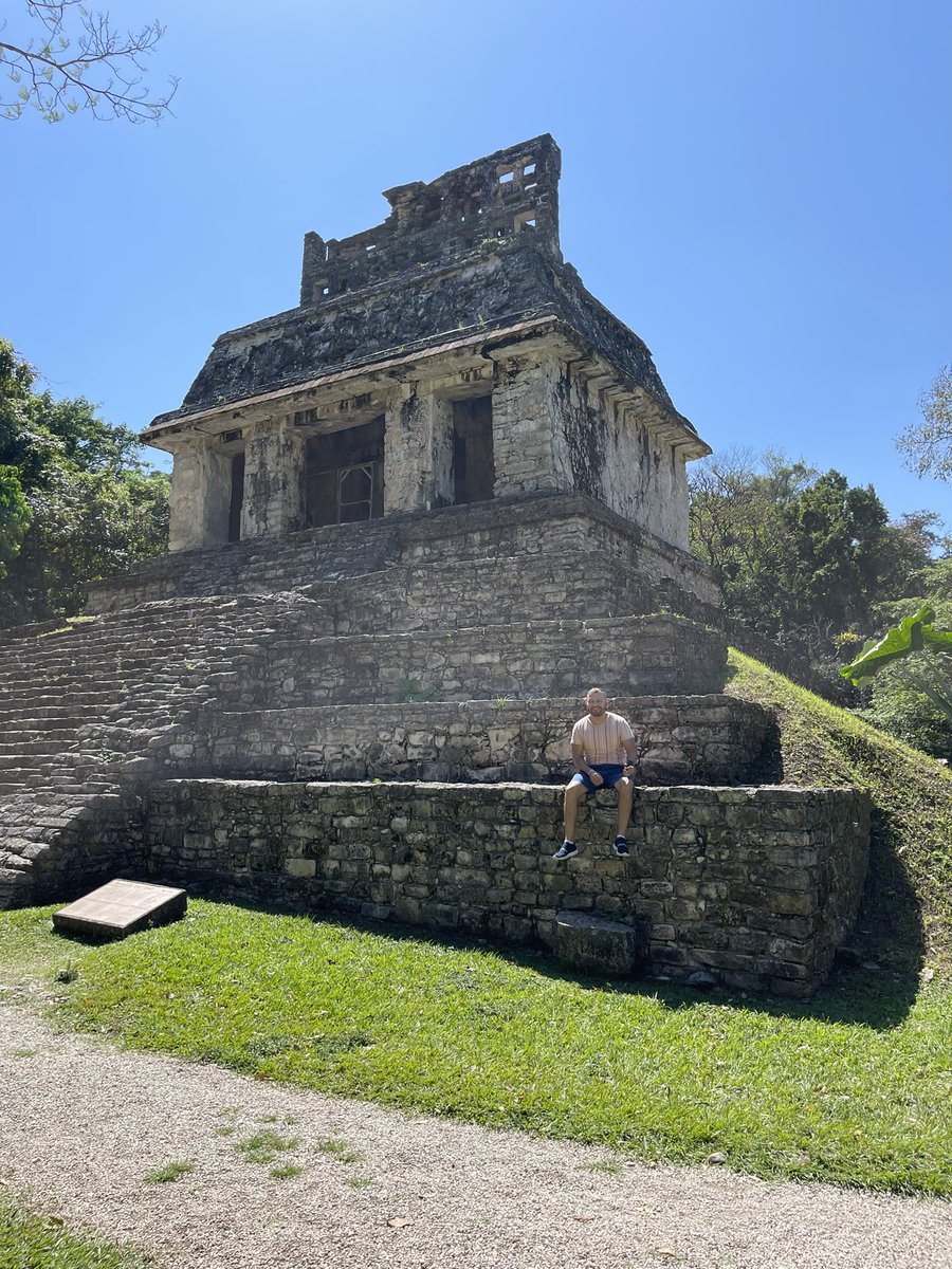 samglezc's tweet photo. 📍Palenque (Mundo maya) 🇲🇽 
Un pueblo sin el conocimiento de su historia pasada, su origen y cultura es un árbol sin raíces. 
.
.
.
#photooftheday #photography #movenaturally #vacacionesgsc #ruinas #history #historia #palenquechiapas #ruinasmayas #chiapas #méxico https://t.co/mRSDYnzlak