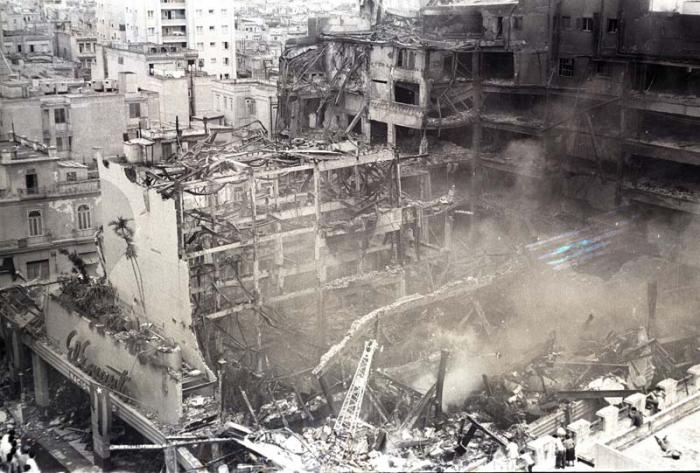 Hoy se cumplen 61 años del acto terrorista realizado a la tienda "El Encanto" en La Habana, que provocó un incendio de grandes proporciones, en el que murió la trabajadora Fe del Valle.
#TenemosMemoria #Cuba 🇨🇺