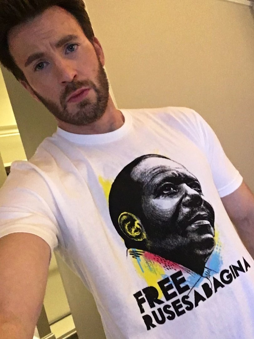 📸 | Scarlett Johansson e Chris Evans em novas imagens apoiando o movimento #FreePaulRusesabagina.