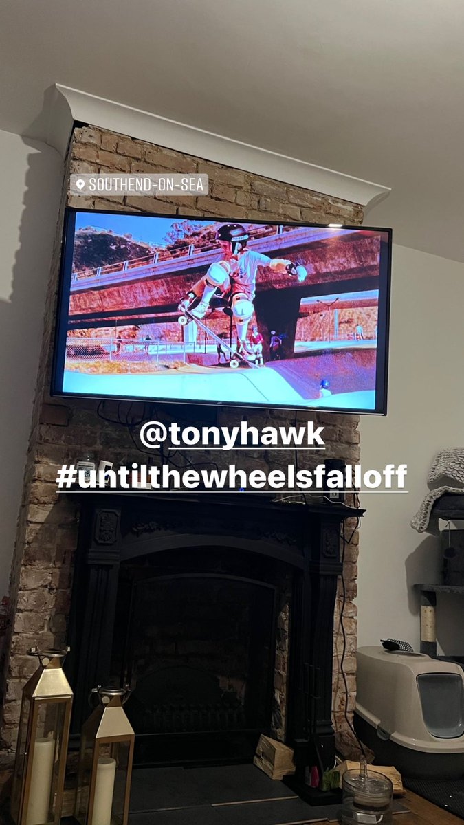 HaddenCJ's tweet photo. Amazing watch so far @tonyhawk 😍 … The OG idol of every skater/emo kid worldwide 🛹🌏🤘 https://t.co/C1S4vIzBIK