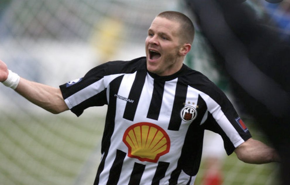 Leikmaður dagsins var minn uppáhalds leikmaður þegar ég var 10-11 ára. Mikil gæði og einnig mjög svalur á velli. Menn á kaplaskjólsveginum eru mögulega búnir að gleyma en ef hann myndi rölta aðalgötuna í Grindavík yrði hann bara tolleraður