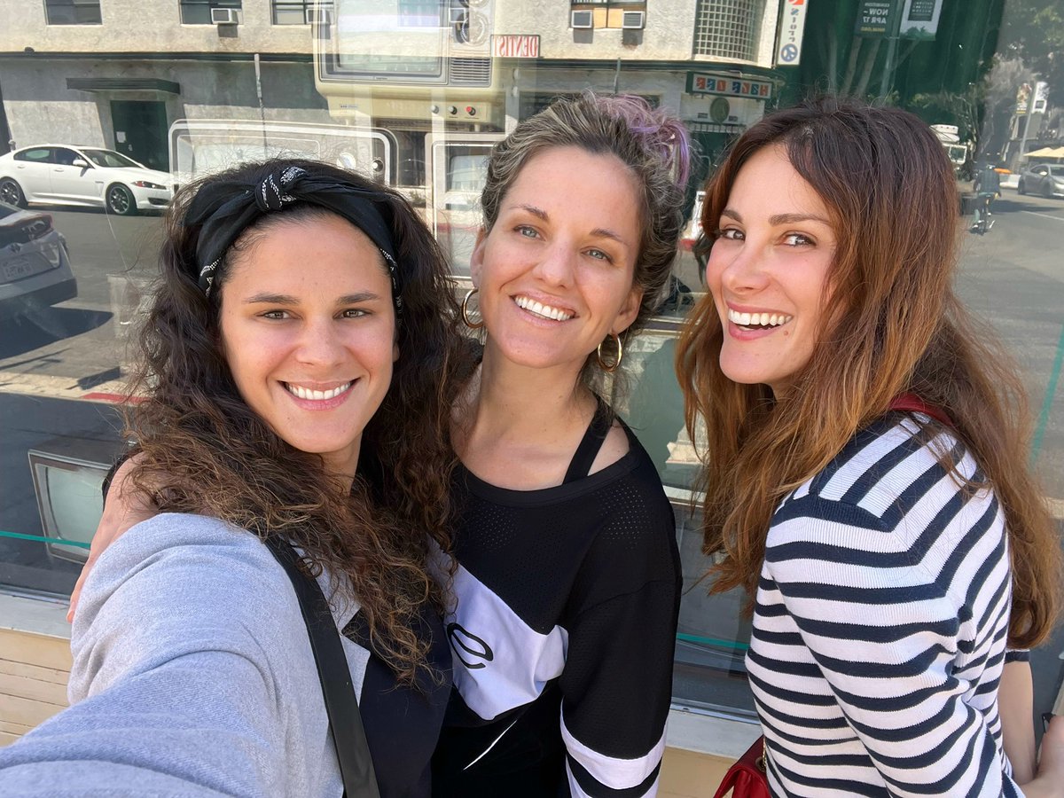 VALEN Y SOFI tweet media