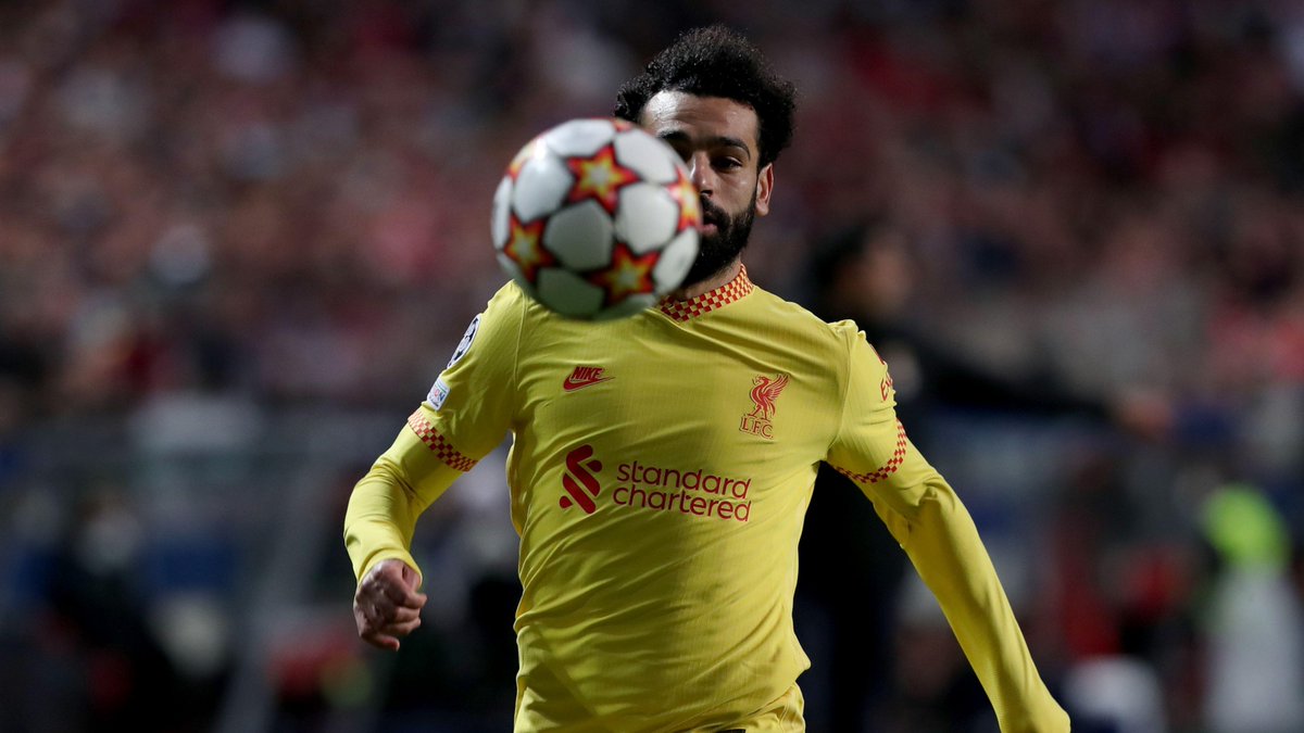 Mohamed Salah nie daje się wciągnąć w spekulacje na temat swojej przyszłości w Liverpoolu, który w tym sezonie walczy o historyczne poczwórne mistrzostwo.

reymonta22.pl/napastnik-live…