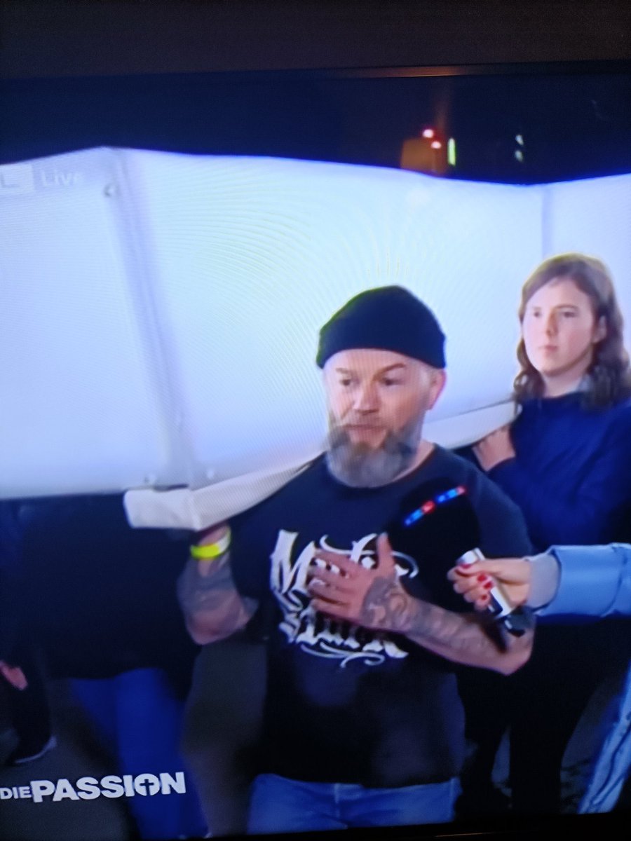 NBAKenner's tweet photo. Ein sichtlich gealterter @RRRockstah ist auch Teil des Star-Ensembles bei #DiePassion

@chrisnanoo @dominikhammes @koerber https://t.co/yjFrjPaqi3