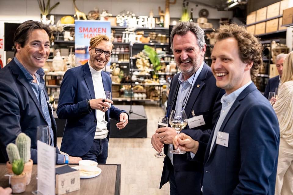 bartdecl's tweet photo. Veel schoon volk gisteren op “Smaken van de Haven” - LIVE bij @sligro in #Antwerpen waaronder @jacquesvdmeiren @PortofAntwerp @dvdbuijs @joosthoutman @PVanGompel @Karl_Drabbe @christophevmech etc… Voor herhaling vatbaar deze smakelijke netwerkavond https://t.co/jwo2wHkOW0
