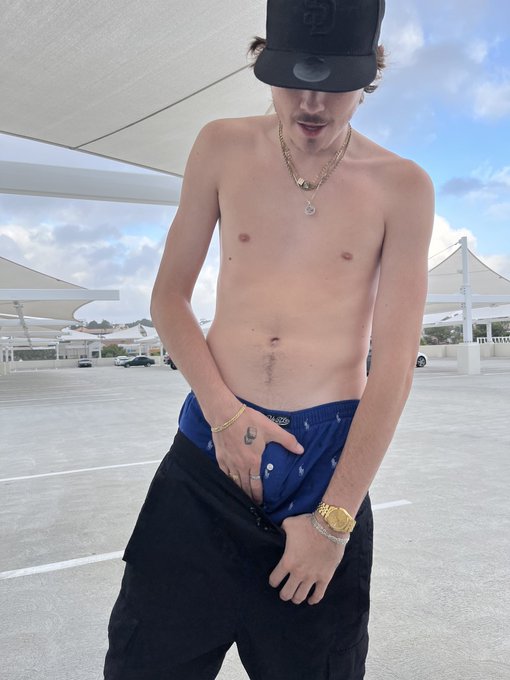 Suck my dick in the parking lot 👀🤤🤤 https://t.co/kZ4FV9mJK3