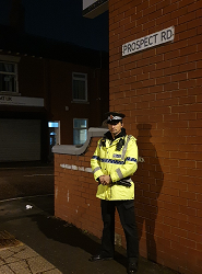 GMPOldham's tweet photo. #OPVALIANT
You may notice our extra patrols in your area. Our officers are there to disrupt offenders and keep you safe.
Remember, keep valuables out of sight and stay aware of your surroundings.
@GM_VRU
https://t.co/UWfJhaSChz https://t.co/rJ4fuVPVxv