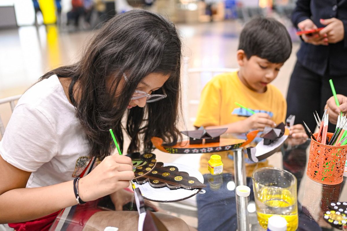 TRV_Airport_Off's tweet photo. As a part of the joyous #Vishu celebration, #ThiruvananthapuramAirport hosted a fun painting activity, in which many passengers participated with a great festive spirit. Those finished art pieces were then handed to the passengers as a gift.

#HappyVishu #GatewayToGoodness https://t.co/MFRlQ1J0nH