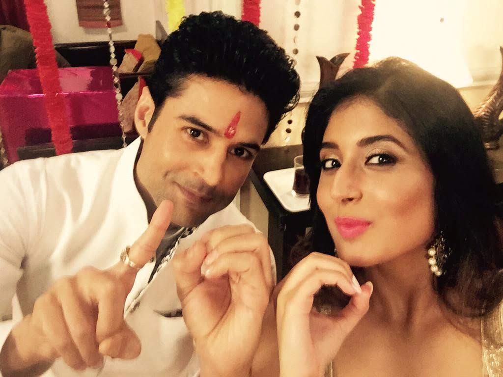 namrata_3198's tweet photo. Memories ❤
@RK1610IsMe @Kritika_Kamra @PuruChibber @GOLDIEBEHL #Reporters #7yearsofreporters https://t.co/4PNxmboijX