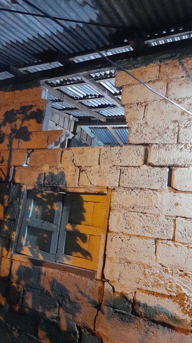 Han transcurrido más de 15 días, y varias son las familias, que no han recibido, ayudas, llamadas,o inspección por parte de instituciones públicas.
Lo cual no sorprende ¡Porque aún tenemos damnificados desde el 2016! <a href="/CarlosVerareal/">Carlos Vera</a>