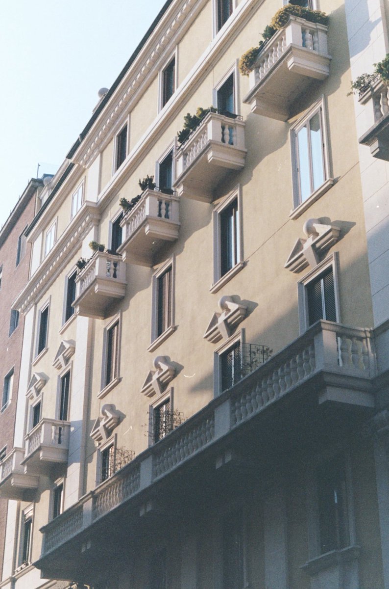 ceciliabilton's tweet photo. Milan on film https://t.co/8xDQCy7BTz