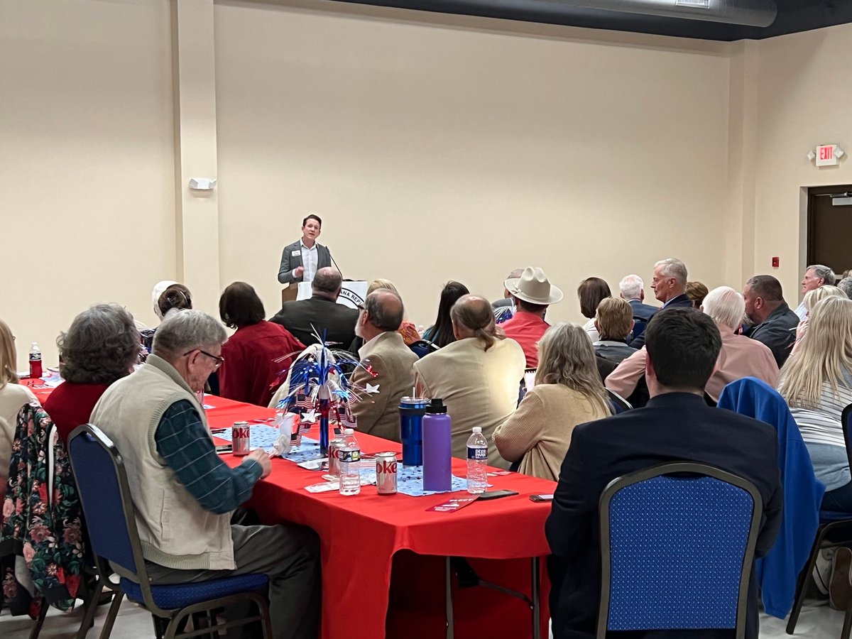 stuforindiana's tweet photo. Loved the enthusiasm at Jackson, Switzerland, Ripley & Harrison County Lincoln Day Dinners! Hoosiers across Indiana’s 9th are ready to take the fight to Washington. #StuForCongress https://t.co/fEjb1unLYJ