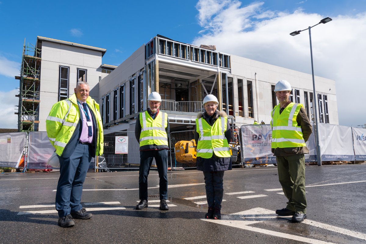 The first dedicated orthopaedic centre for Armed Forces veterans in the UK is making progress 👏

Air Vice Marshal Anthony Stables, Chairman of the Headley Court Charity, came to see the progress of the build.

More here 👉 rjah.nhs.uk/About-Us/News/…

#RJAHVeterans