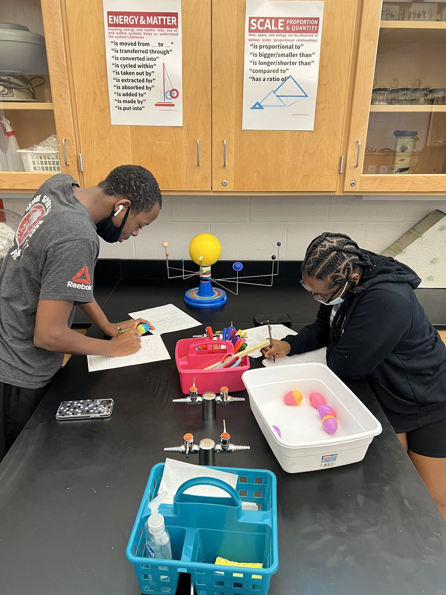 jenifer_rayne's tweet photo. Loved checking out @AmandaLKrantz’s lesson on genetics. Thanks for posting on the #PineappleChart!! There will be a coupon in your bucket for the candy cart! @McGinnis815 @WorcesterSystem https://t.co/Wz794ynehw