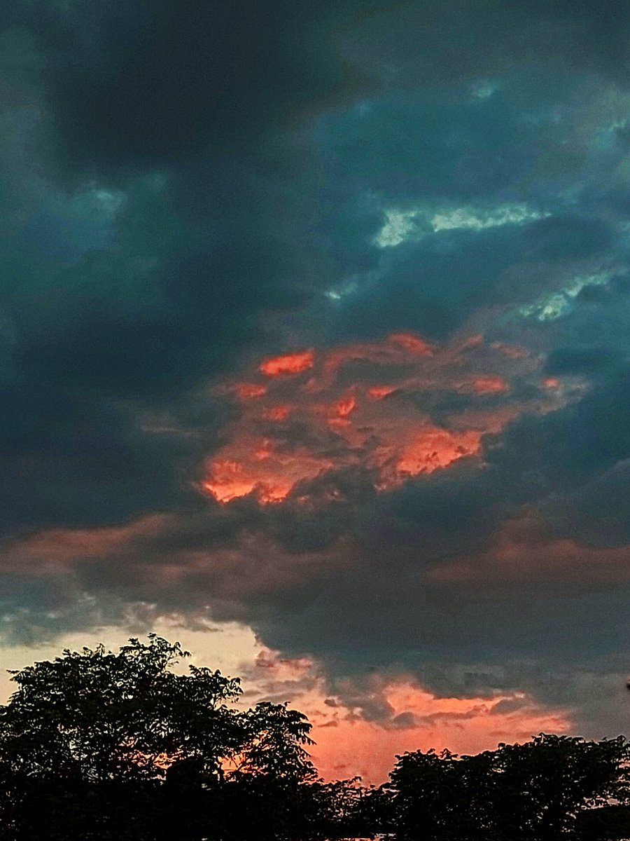 Alirezarad93's tweet photo. @michaelboegl What the Hell beyound the sky! https://t.co/UkWs0mSz1c