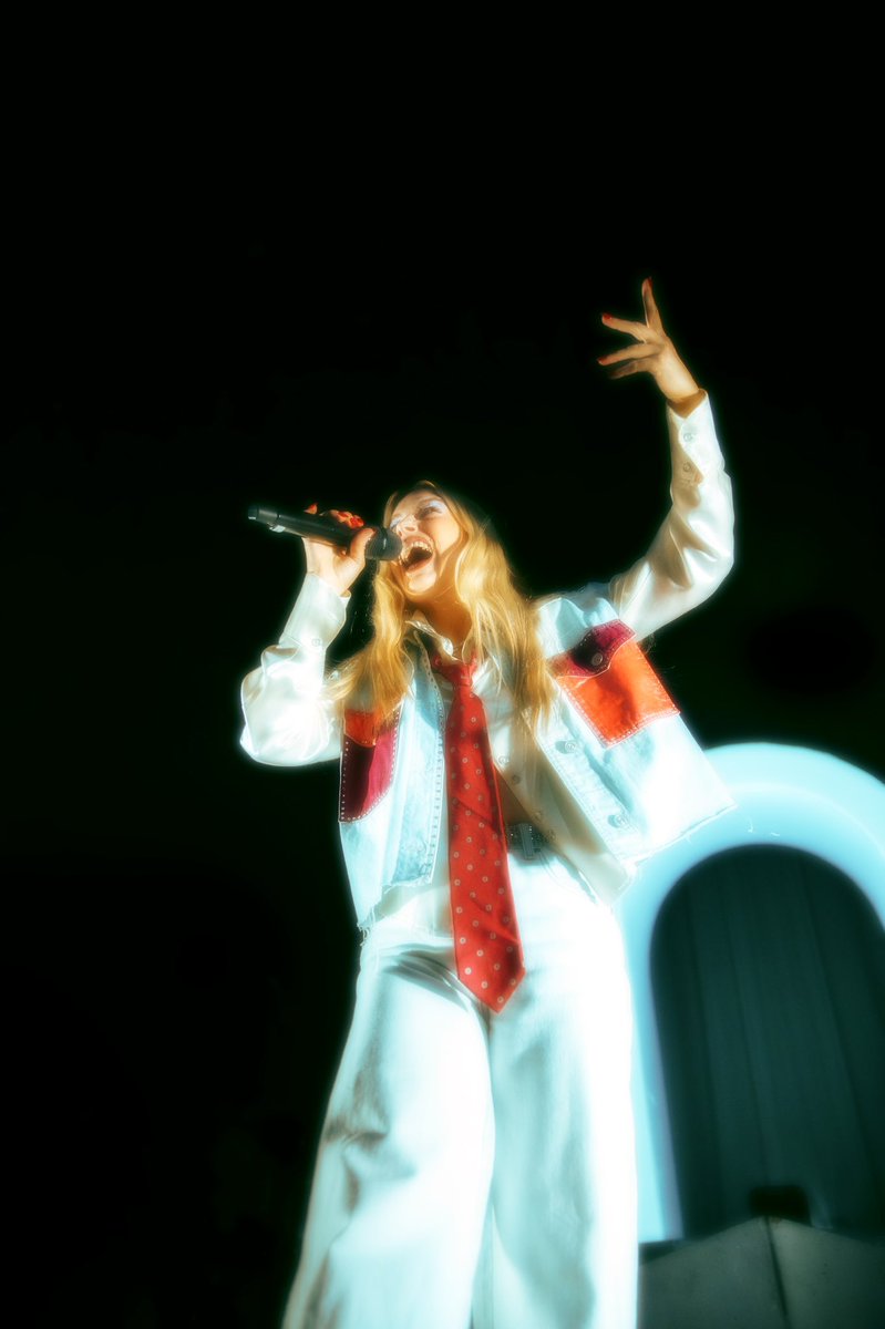 onestowatch's tweet image. Our heart belongs to @ashemusic 💘

📸: @SarahOhta