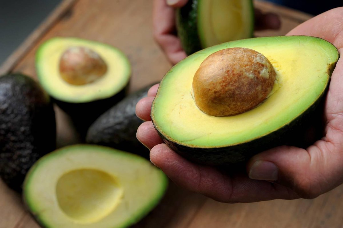 nacion's tweet photo. Costa Rica pierde caso de aguacate Hass en OMC, veda discrimina producto importado https://t.co/y3FAFfvh3T https://t.co/vEnppKBlPW