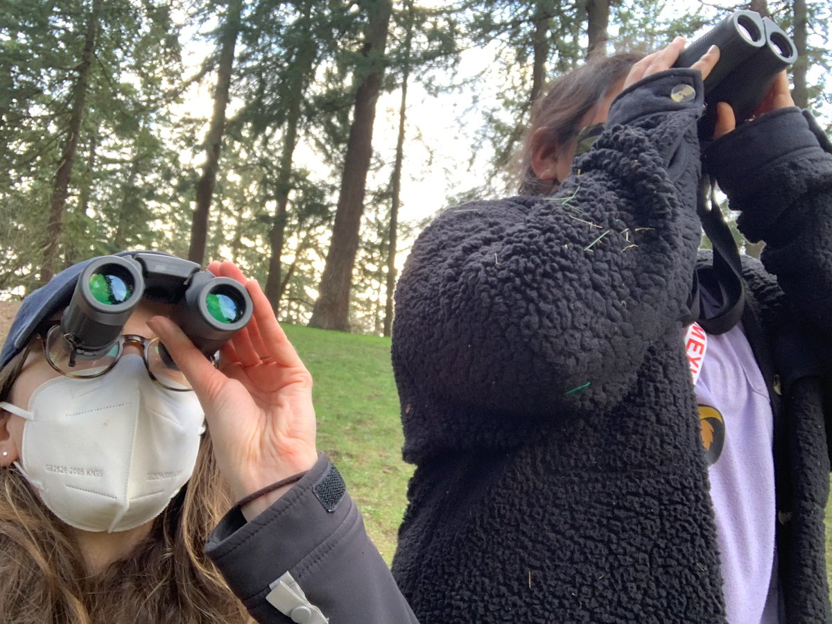 bbbsnorthwest's tweet photo. Big Sister Erin and Little Sister Brianna recently enjoyed an afternoon birdwatching together in the park. The two have been matched for almost 10 months and they continue to find fun and educational activities to do together! #mentors #itsbigtime #learningtogether #birdwatching https://t.co/2vt7D2Jppp