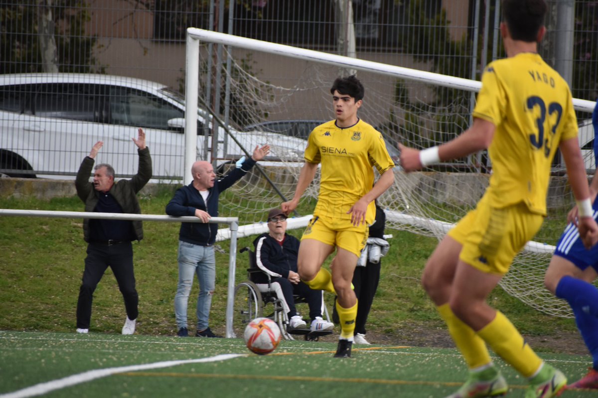 AD_Alcorcon's tweet photo. #AlcorB 0️⃣-0️⃣ @LasRozas_CF 

🕓 Final del partido 

➡️ Lo intentó con todo el filial hasta el final pero no consiguió ver portería. Un punto más en su camino al play-off. El domingo más ante el Torrejón.

#VamosAlcor https://t.co/ZBIAu13YNW