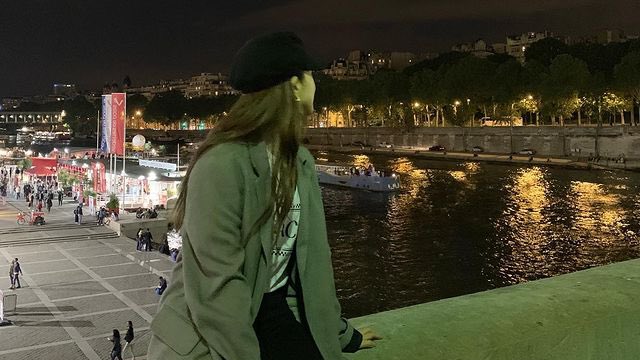 jisoogaIIery's tweet photo. night view with jisoo —🌙 📸 https://t.co/ctif9H0luE