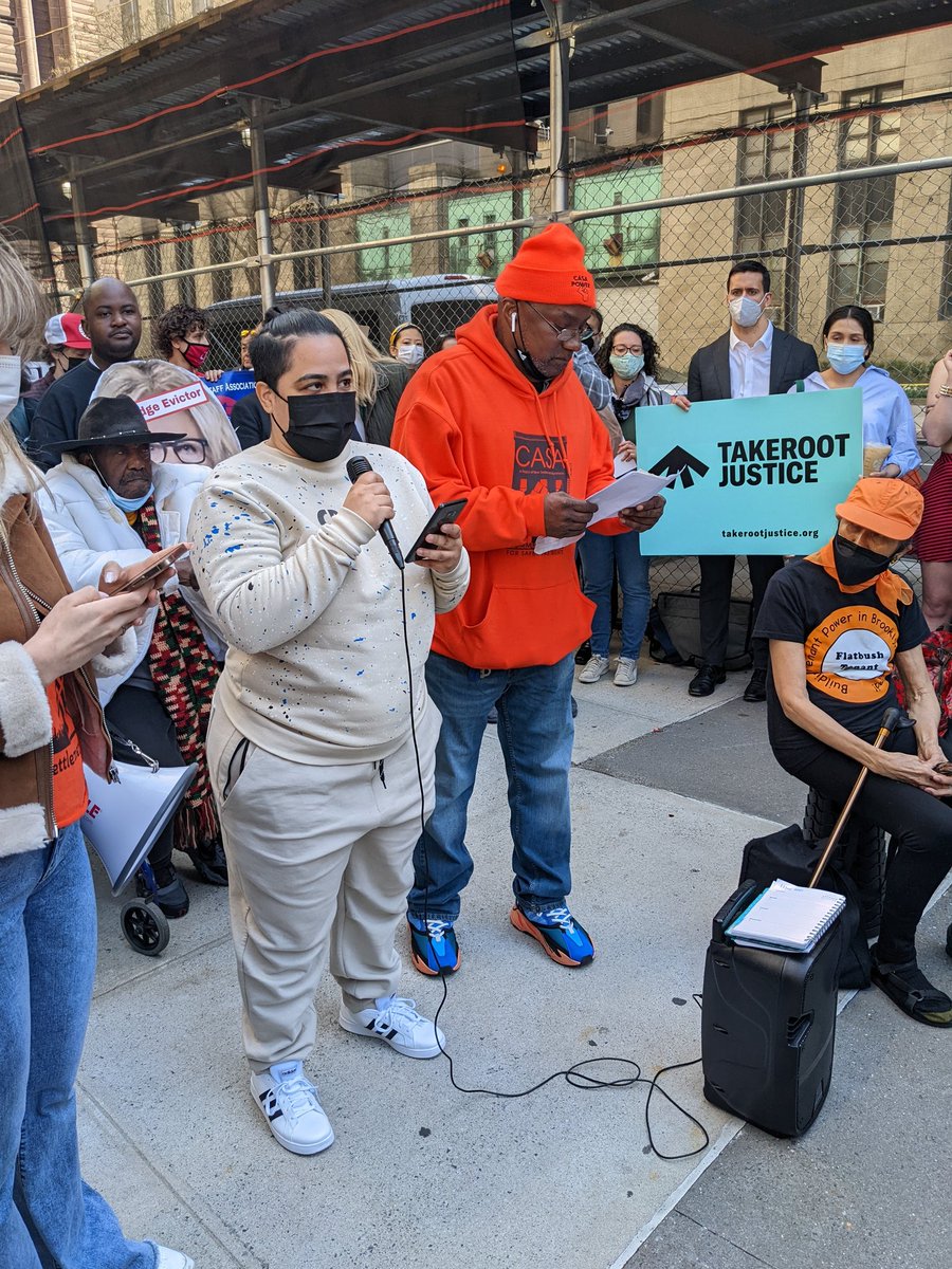 RTCNYC's tweet photo. "I deserve quality representation from my lawyer thanks to #RTCNYC" - @Met_Council member Allilsa
Community members from BK to BX are out here fighting to #StopEvictions #DefendCommunities! We need OCA to slow down cases & don't violate our #RightToCounsel https://t.co/6Il2bj2k7C