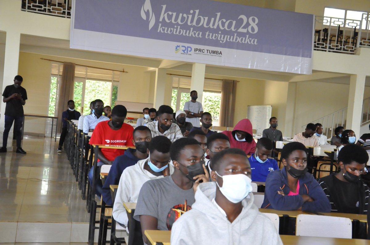 Tumba_College's tweet photo. #Kwibuka28 :Abakozi n'Abanyeshuri ba @TumbaCollegeTCT bakurikiranye umuhango wo gusoza icyumweru cy'Icyunamo ku rwego rw'Igihugu. @RwandaPolytec @KwibukaRwanda https://t.co/F1iGsOwTQp