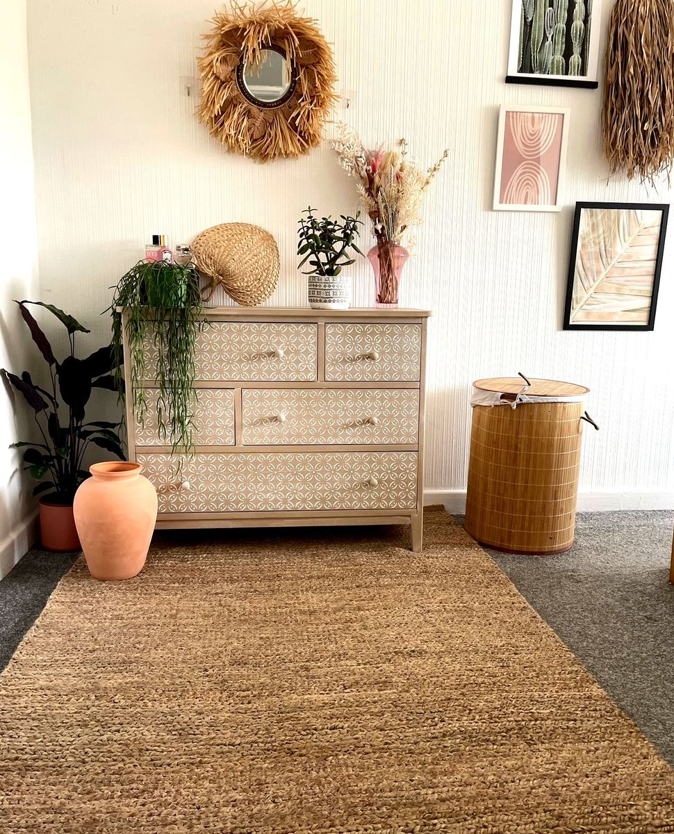 Some mid-week inspiration for you 🌷  We love how @chloe_woods has styled the new Farre Jute rug, perfect for transforming a space as the seasons change.

Included in our Spring Sale with 30% OFF! Use code: SPRING30