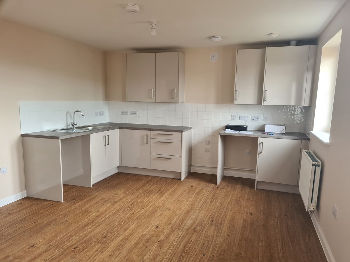 EricaHillmanSW's tweet photo. Another successful day moving in 7 households to their new homes in Ross on Wye 🏡 Big thanks to @landg_homes for getting these delivered and handed over today 🏘 Also a lovely surprise receiving a bunch of flowers from a resident as a thank you 💐 #affordablehousing #socialrent https://t.co/WQ3IxAdwbX