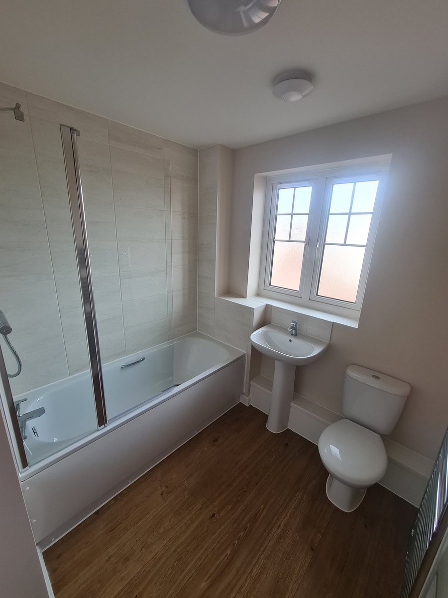 Another successful day moving in 7 households to their new homes in Ross on Wye 🏡 Big thanks to @landg_homes for getting these delivered and handed over today 🏘 Also a lovely surprise receiving a bunch of flowers from a resident as a thank you 💐 #affordablehousing #socialrent