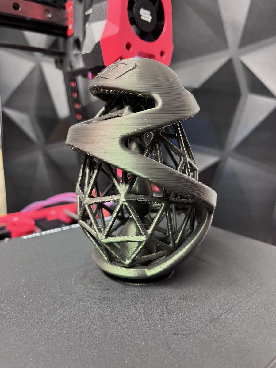 SOCSIDE's tweet photo. #e3degg @E3DOnline .2 layers, .4 nozzle, 200% scale https://t.co/DOf5WYxlyq