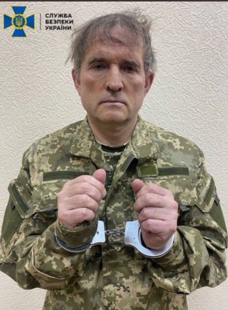 William_B78's tweet photo. #Zelensky vient de faire arrêter Viktor #Medvedchuk, député de l’opposition. Il avait déjà chargé le #SBU d’exécuter Denis #Kireev, membre de l’équipe ukrainienne chargée des négociations avec la Russie. Il a aussi fait interdire 11 partis d’opposition. Grand démocrate!
#Ukraine https://t.co/MKo39yKLaT