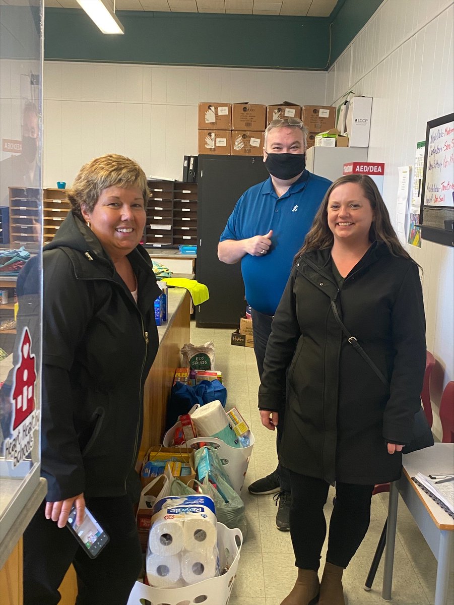 NMSAwesome1's tweet photo. NMS wants to thank Nicole Gilbey and her amazing team at SNB Payroll and Benefits, Brookside Mall Office for the wonderful food donation!  Amazing community partners making a HUGE impact! @ASD_West @ASDWLimelight https://t.co/XuqwNaL5m5