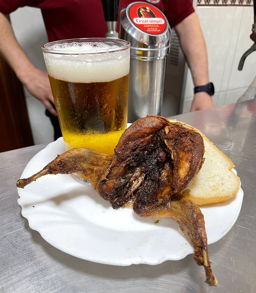 SevillaTapas's tweet photo. A beer and a bird 🍺🐦 Try it on my  #TastingTrianaTour  #triana #sevilla #sevillatapastours #tapas #quail #azahartapas https://t.co/wIDSwYDoOd