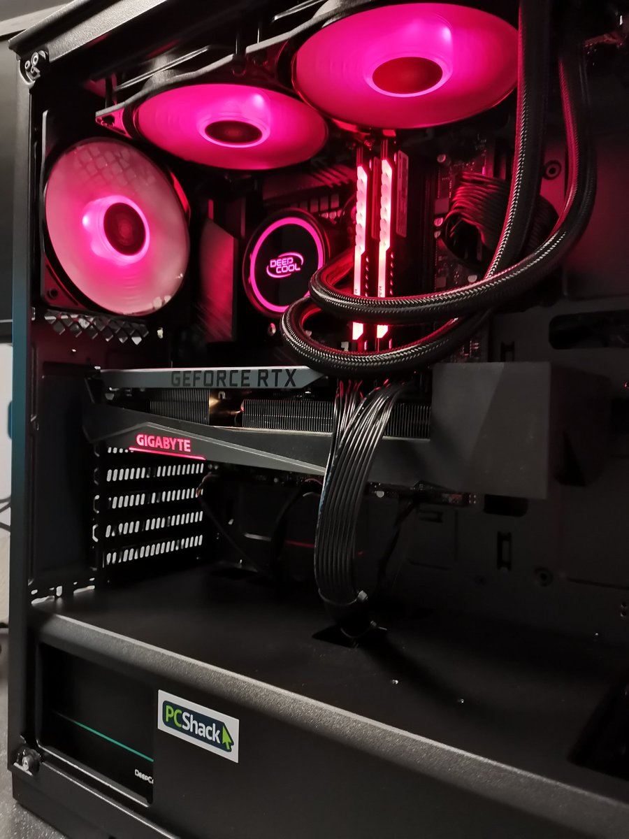 pc_shack_hull's tweet photo. Recent build created for a very happy customer.

High End Gaming ✅
3d Modelling and Design ✅
Video Editing ✅
Everything Else ✅

Contact us today to future proof your system.
Email: customerservices@pcshack.co.uk
Phone: 01482 245000 https://t.co/B8OGpRjtUg