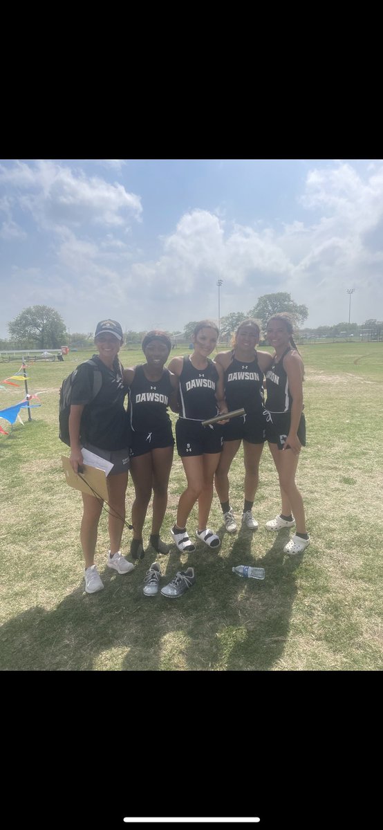 CoachRobinson87's tweet photo. More Dawson Lady Bulldogs head to Regionals: 4x400 M Relay: Josie Oakes, Natazsia Ward, Casey Springer and Emily Barnett. So proud of these girls! There may have been some throwing up and “close to dying” thoughts,  but the girls pulled through! @disdtx https://t.co/L0ROrAQcZo