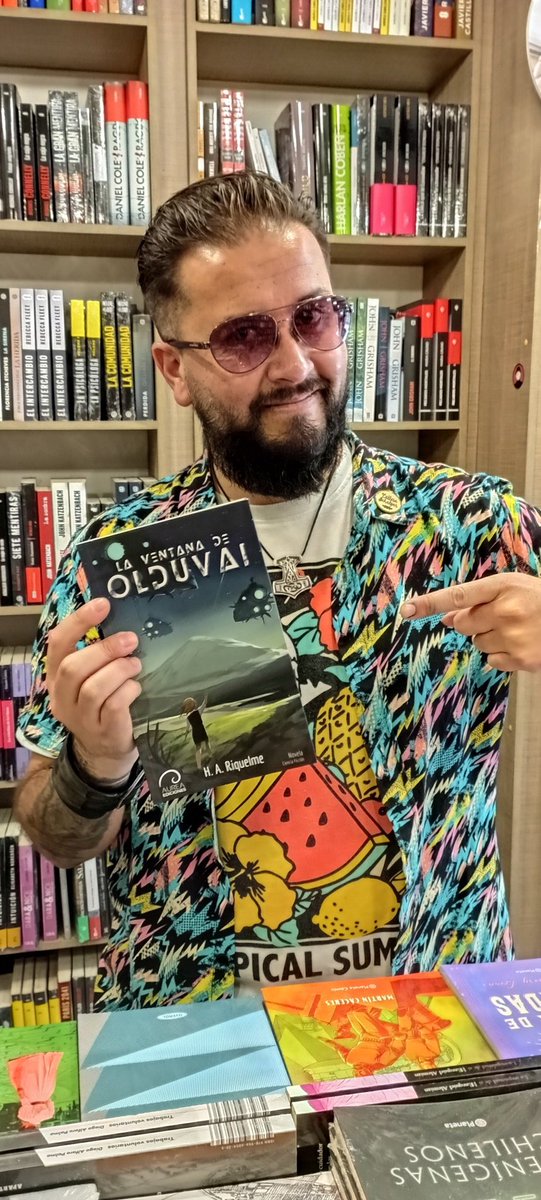 ha_riquelme's tweet photo. Y ya que estamos, acabo de pasar a la @QueLeoForestal y encontré el último ejemplar que queda de la #edición
Agotada en @AureaEdiciones1 pero todavía pilla está aventura #scifi en la librería del barrio
#libros #libroschilenos #cienciaficcion https://t.co/xZdhYGi5JJ