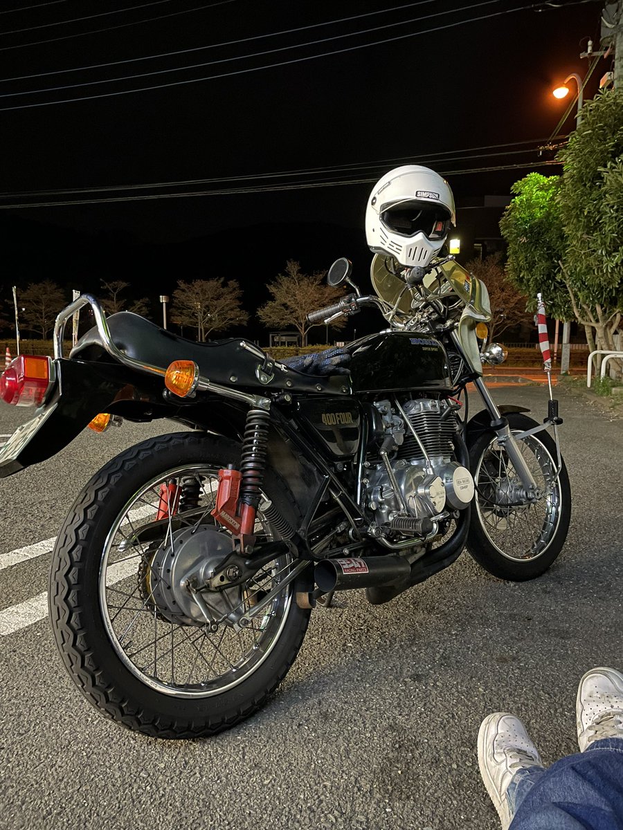 Sato42637970's tweet photo. メット邪魔！！！笑
エンジン最近磨いてないんよなー🥲
反対側ゴリきたねー笑 https://t.co/xhZfhADptW