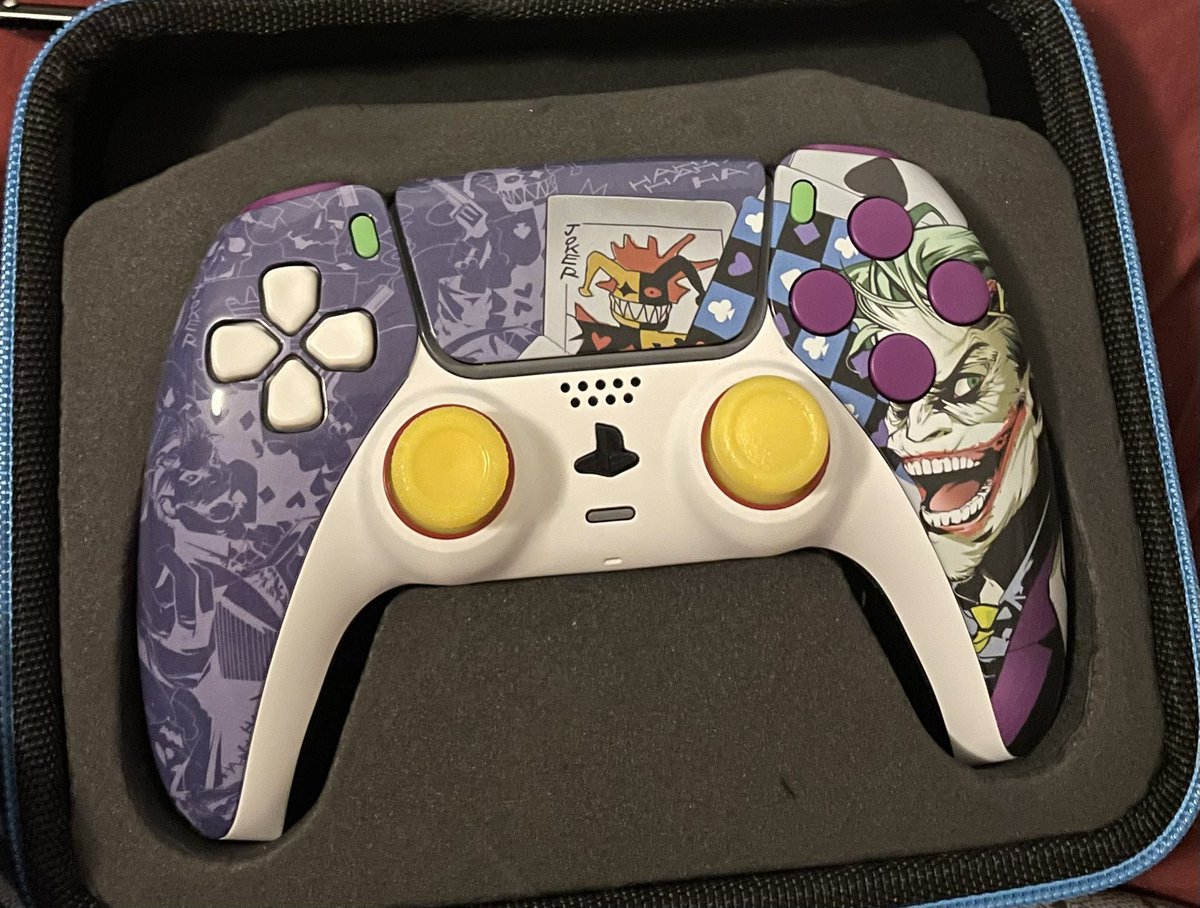 Koolaidivan's tweet photo. Finally got my @BattleBeaver controller it’s perfect 🤩 https://t.co/TQkH3oaz1f