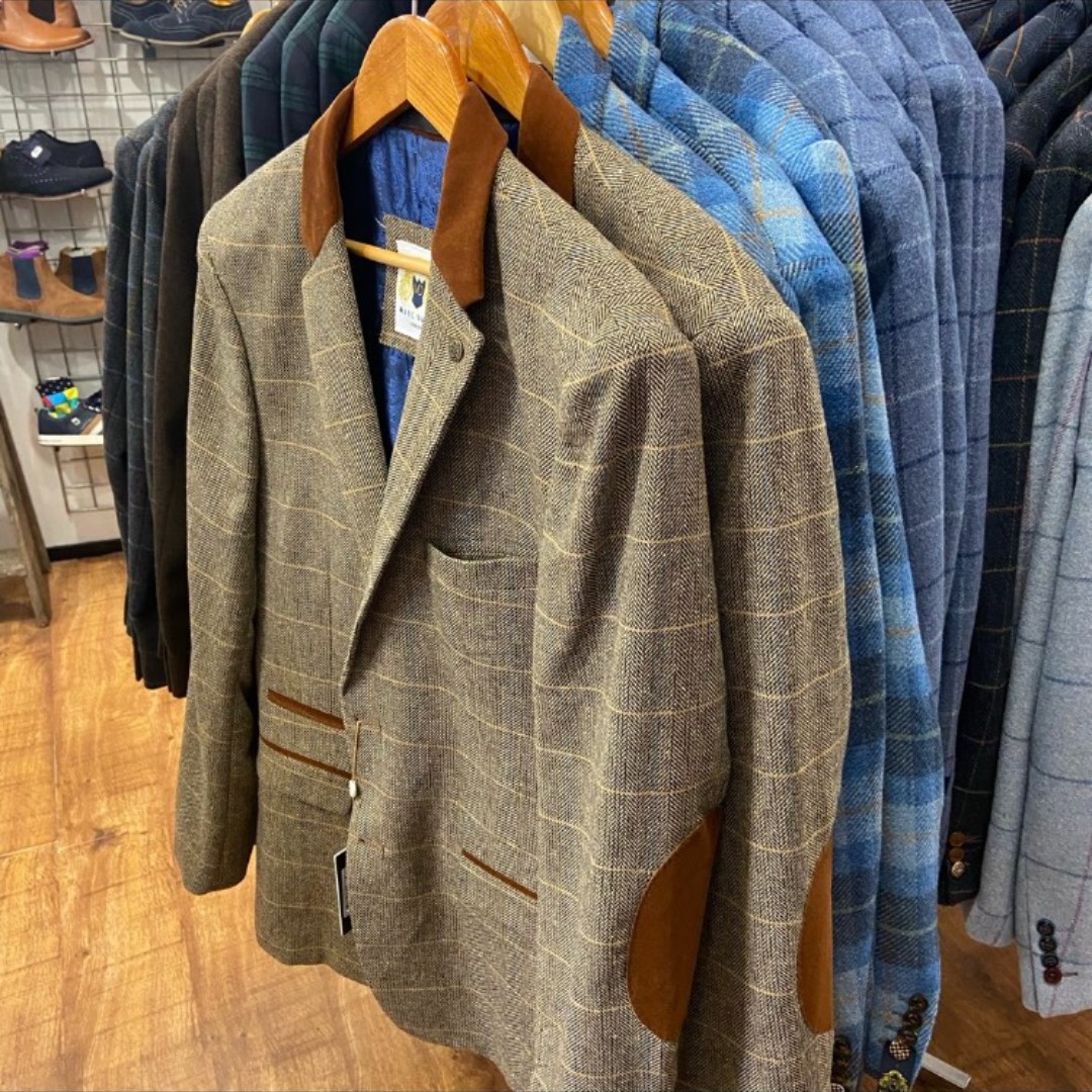 Localiseapp's tweet image. We are LOVING this gorgeous jacket posted by #WUD on the @Localiseapp!
The suede elbow patches, collar and details around the pockets are the little things that make this jacket stand out in the crowd! Hurry and check out #WUD when you're in the area.

#SpringIntoLocal #ShopLocal