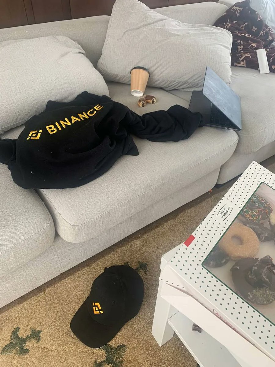 binance's tweet image. Status: 

🔘 Goblin mode👺
⚪️ Normal mode