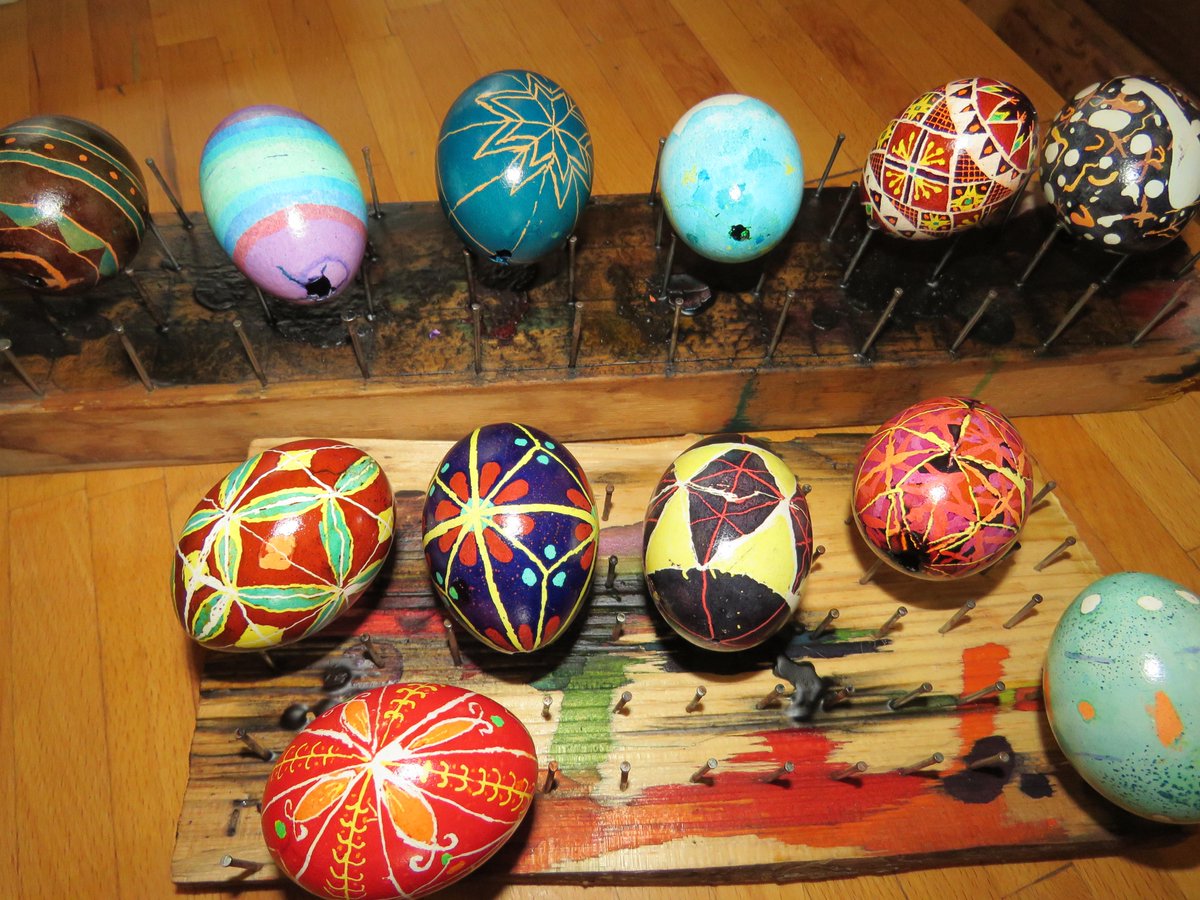The Crocker Family is still at it - 22 years later!
Try your hand at Pysanky Ukranian Easter Egg painting. The Crockers use <a href="/BabasBeeswax/">Baba's Beeswax</a> babasbeeswax.com
Happy Easter!
vimeo.com/ondemand/allth…