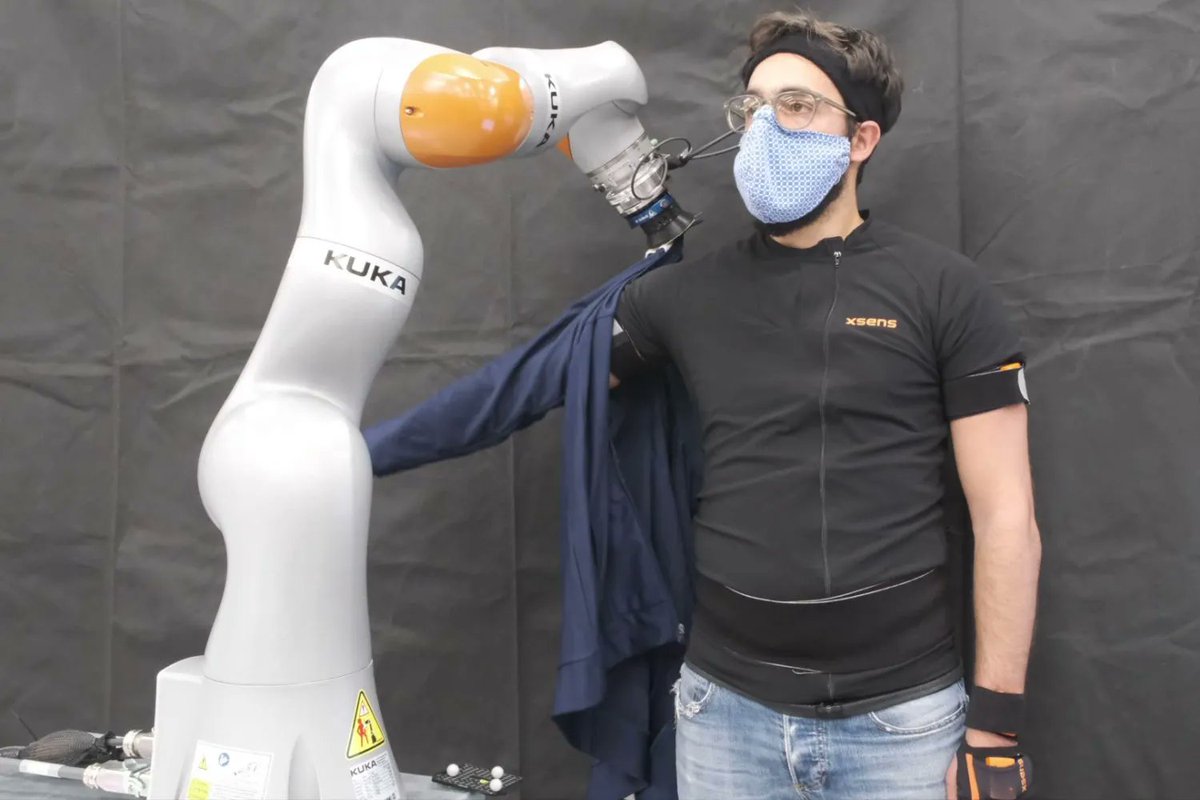 fllcasts's tweet photo. #MIT researchers design a #robot that has a trick or two up its sleeve:
https://t.co/w6LjFLPEwY
#Robotics #CSAIL #AI #technologynews https://t.co/BeOoYv8V6D