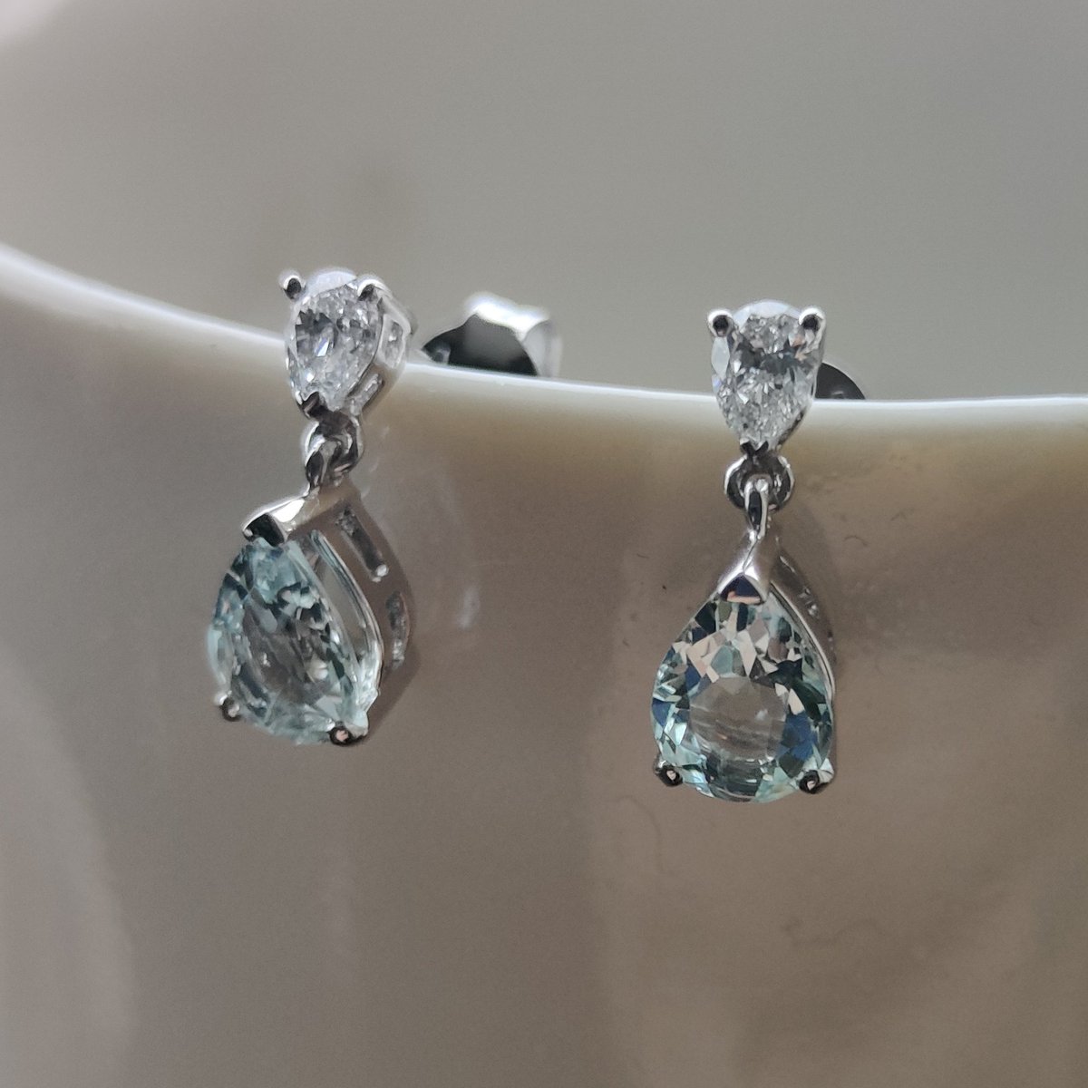 nellmoylan's tweet photo. Aquamarine and diamond earrings...a perfect pair of pear shaped stones https://t.co/L76RuIGR0M