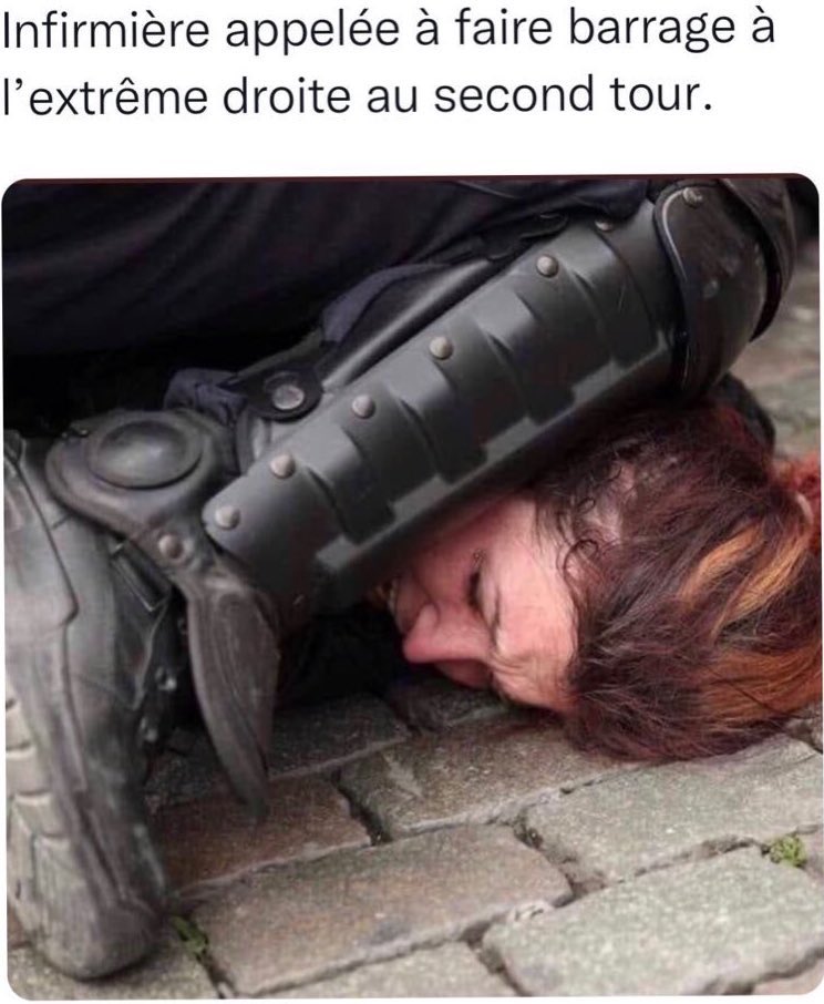 GC4481's tweet photo. @jeromepasco @EmmanuelMacron Allez lui dire à elle!!!😏 #NiMacronNiLePen https://t.co/MXteMIrMEl