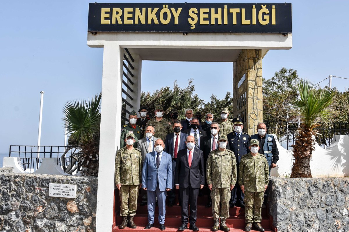 tcsavunma's tweet photo. Ağaçlar, yeryüzüne yazılmış şiirler gibidir. Kökleriyle bizi geleceğe bağlar, yarınlarımızı yeşertir. 

Kıbrıs Güvenlik Kuvvetleri Komutanlığının 2022 yılı ağaç dikme faaliyetinden kareler...
#MSB https://t.co/qQLj1q93lc