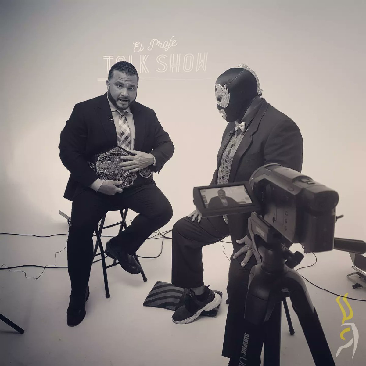 Contralona's tweet photo. A LEY DE NA'... Xavant, campeón universal de #WWC, y Yoly Serrano son los invitados especiales de #ElProfeTalkShow MAÑANA JUEVES, a las 9 de la noche, en Contralona (YouTube). https://t.co/fYF4KJ3ecV
