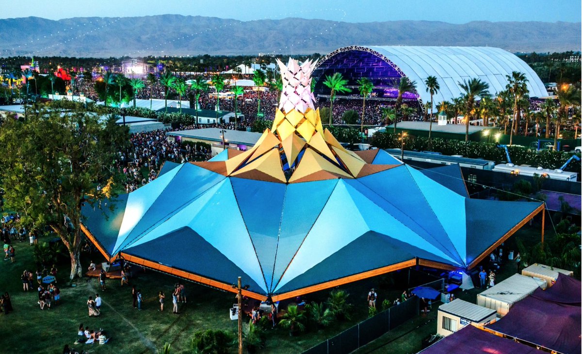 vanessafranko's tweet image. This week is the 4th anniversary of Festival Pass. I started this little newsletter thinking that maybe people who read our #Coachella coverage might be interested in having it sent to them and reading about other festivals.@watcharaphotog's photo from 2017 topped the first one!