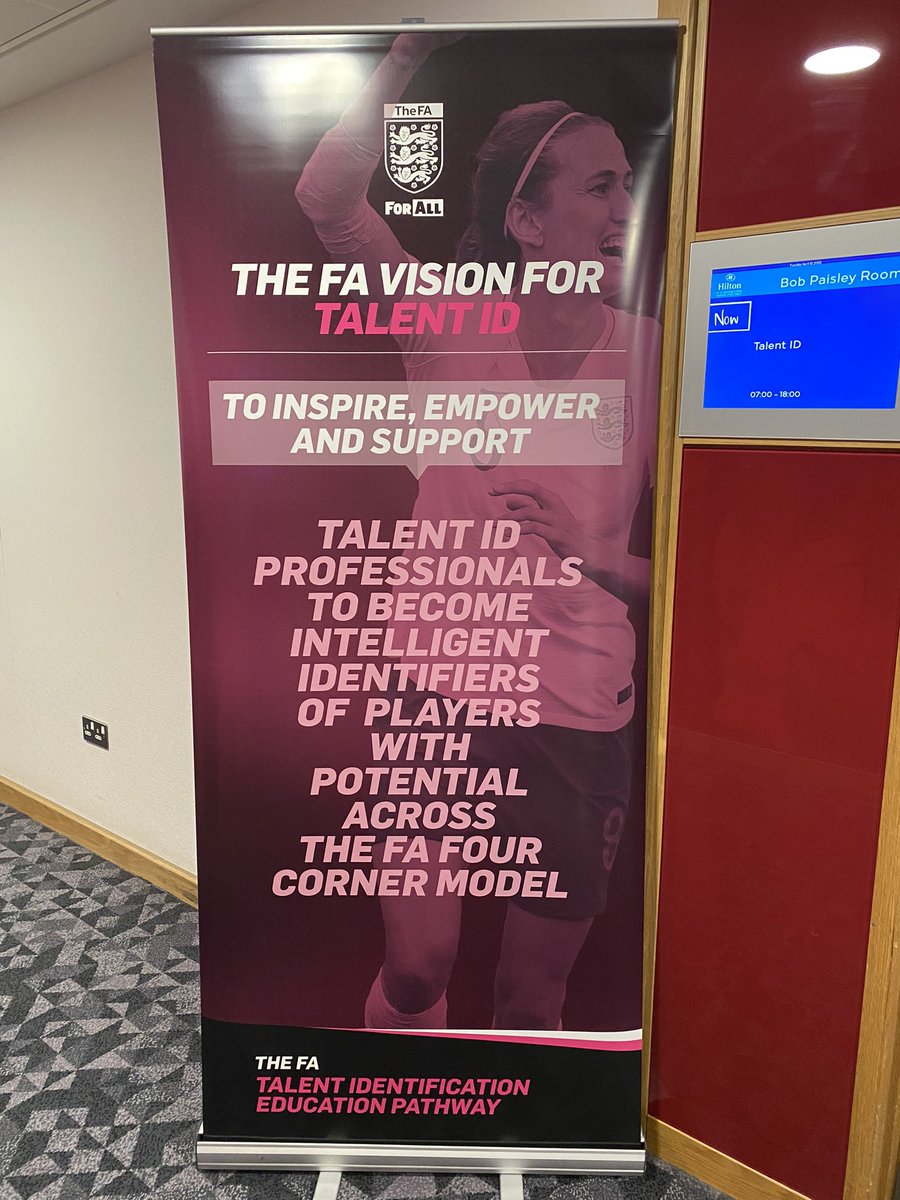 guins1's tweet image. Intriguing block of @EnglandLearning TID L4, focused around negotiating skills with input from @BridgeAbility @NegotiatingGuru with agent #ColinGordon playing hard ball and #AvrilCarson delivering workshops on listening/communication skills ⚽️🏴󠁧󠁢󠁥󠁮󠁧󠁿📝