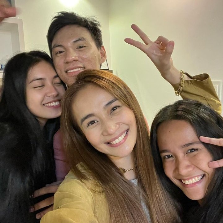 llxlvn's tweet photo. our Isabel with RiQueGin!<33

#IsabelLaohoo | #GinRegidor
#RoqueCoting | #RicaKriemhild https://t.co/yLikPfUEhZ